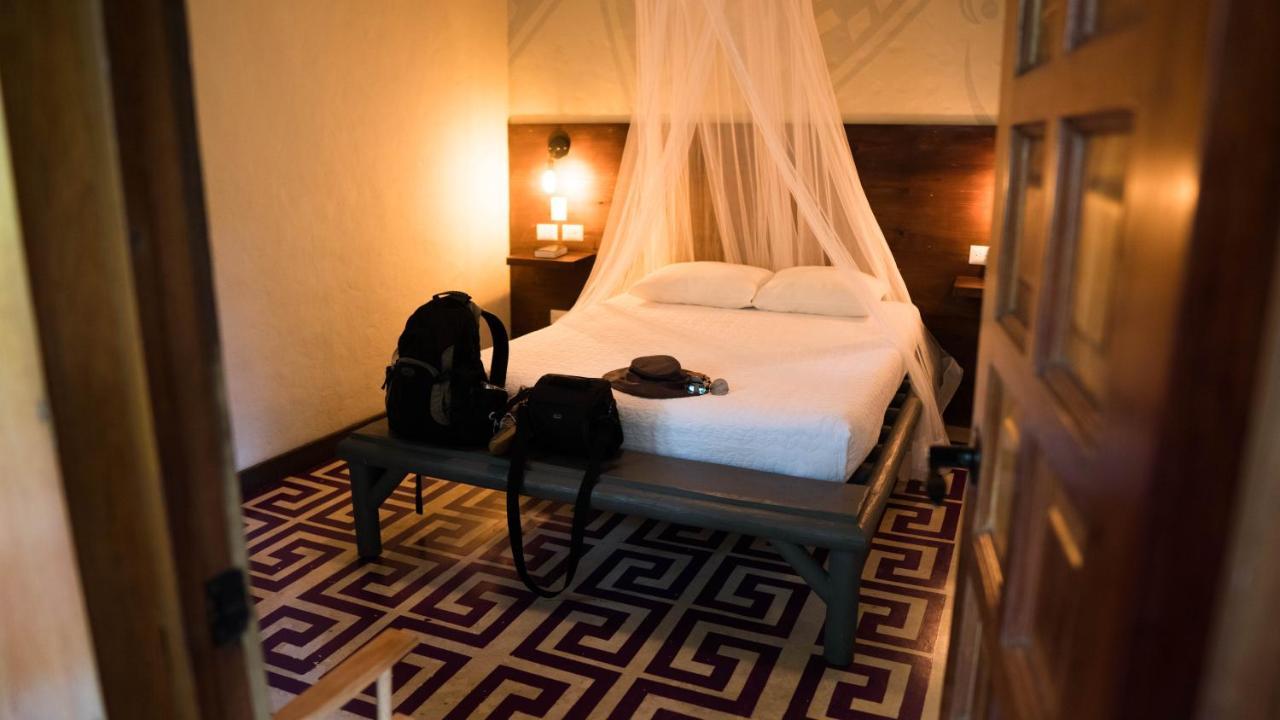 Jungle Lodge Tikal Hostal Esterno foto