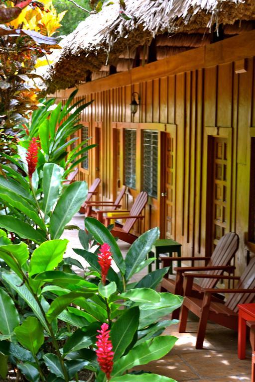 Jungle Lodge Tikal Hostal Esterno foto