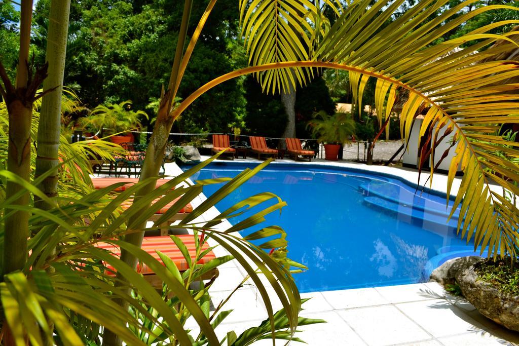 Jungle Lodge Tikal Hostal Esterno foto